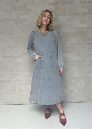 Lucas midi kjole Washed Denim Lollys Laundry 